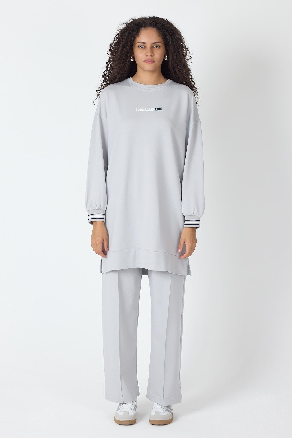 Gri Kadın Etek Ucu Yırtmaçlı Baskı Detaylı Nervürlü Bol Paça Pantolon Sweatshirt Alt Üst Takım