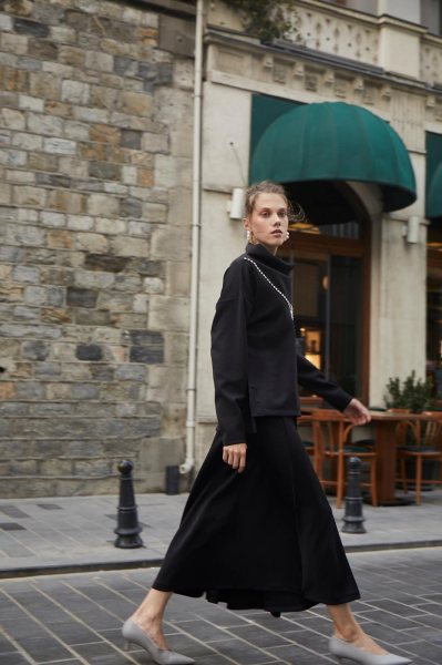 Rumba Taş Detaylı Siyah Scuba Bluz Etek Takım