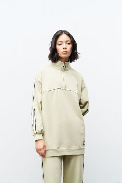 AÇIK HAKİ Kadın Dik Yaka Yarım Fermuarlı Etiket Detaylı  Sweatshirt Ve  Rahat Kesim Şerit Detaylı Pantolon Pamuklu  Örme Alt Üst Takım