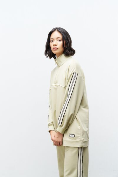 AÇIK HAKİ Kadın Dik Yaka Yarım Fermuarlı Etiket Detaylı  Sweatshirt Ve  Rahat Kesim Şerit Detaylı Pantolon Pamuklu  Örme Alt Üst Takım