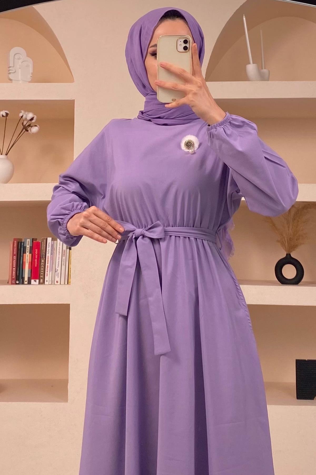 Oranje Broşlu ve Cepli Dokuma Lila Elbise