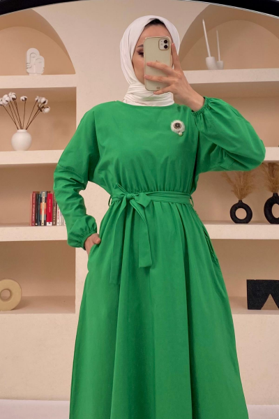 Oranje Broşlu ve Cepli Dokuma Yeşil Elbise