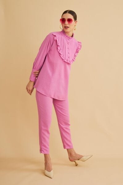 Jade Süs Dikişli ve Düğmeli Fırfır Yaka Keten Pembe Tunik Pantolon Takım
