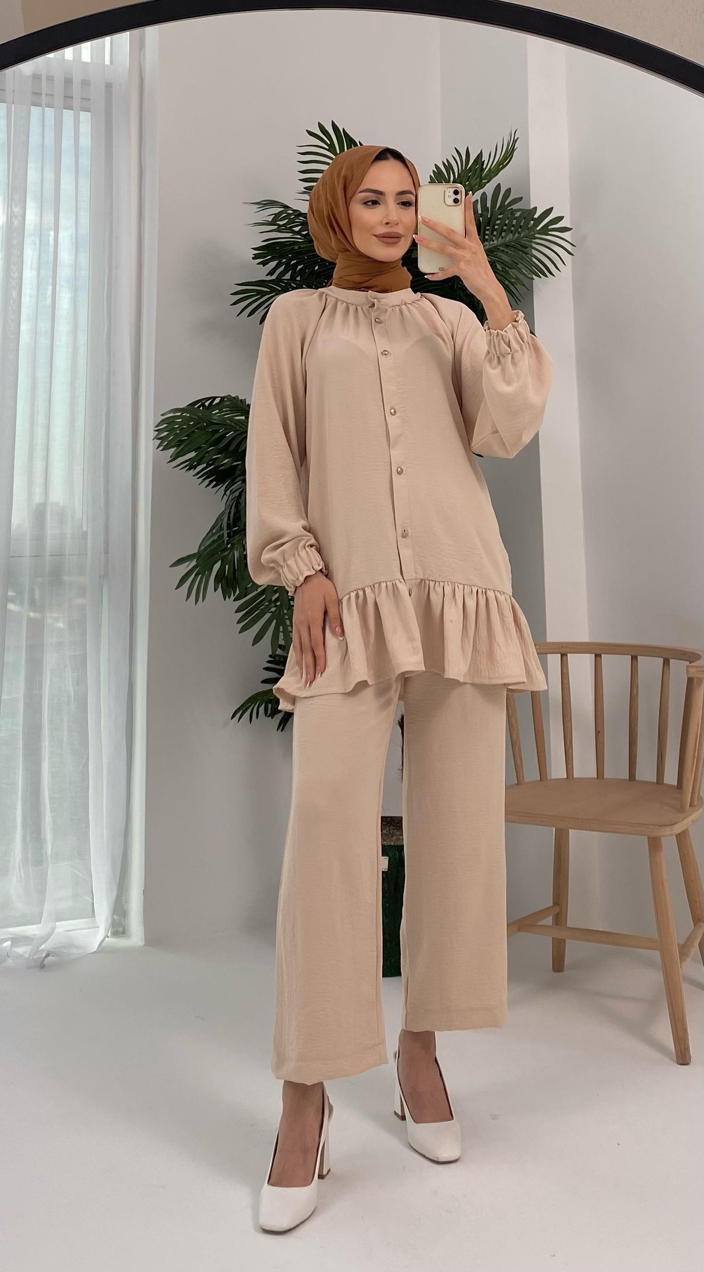Ayrobin Düğmeli ve Eteği Fırfırlı Bej Takım
