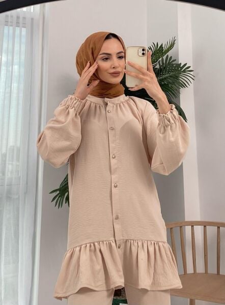 Ayrobin Düğmeli ve Eteği Fırfırlı Bej Takım