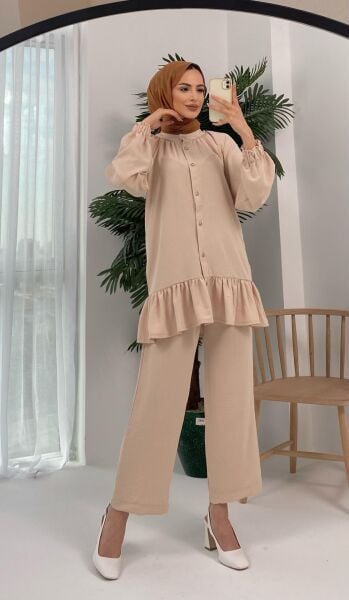 Ayrobin Düğmeli ve Eteği Fırfırlı Bej Takım