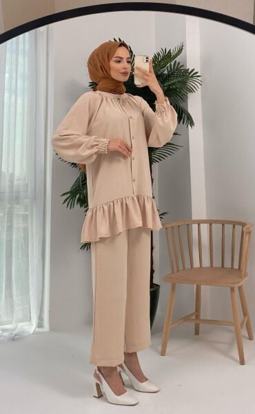 Ayrobin Düğmeli ve Eteği Fırfırlı Bej Takım
