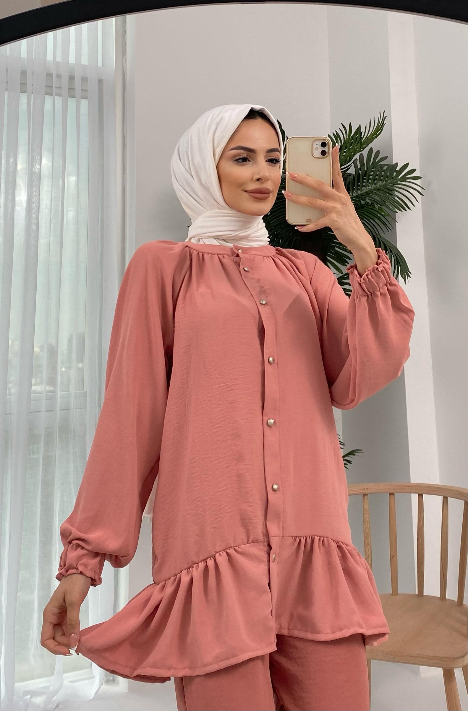 Ayrobin Düğmeli ve Eteği Fırfırlı Pudra Takım