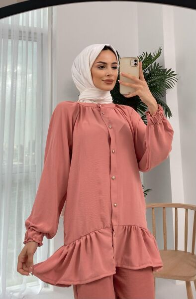 Ayrobin Düğmeli ve Eteği Fırfırlı Pudra Takım