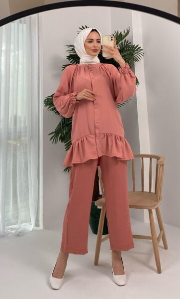 Ayrobin Düğmeli ve Eteği Fırfırlı Pudra Takım