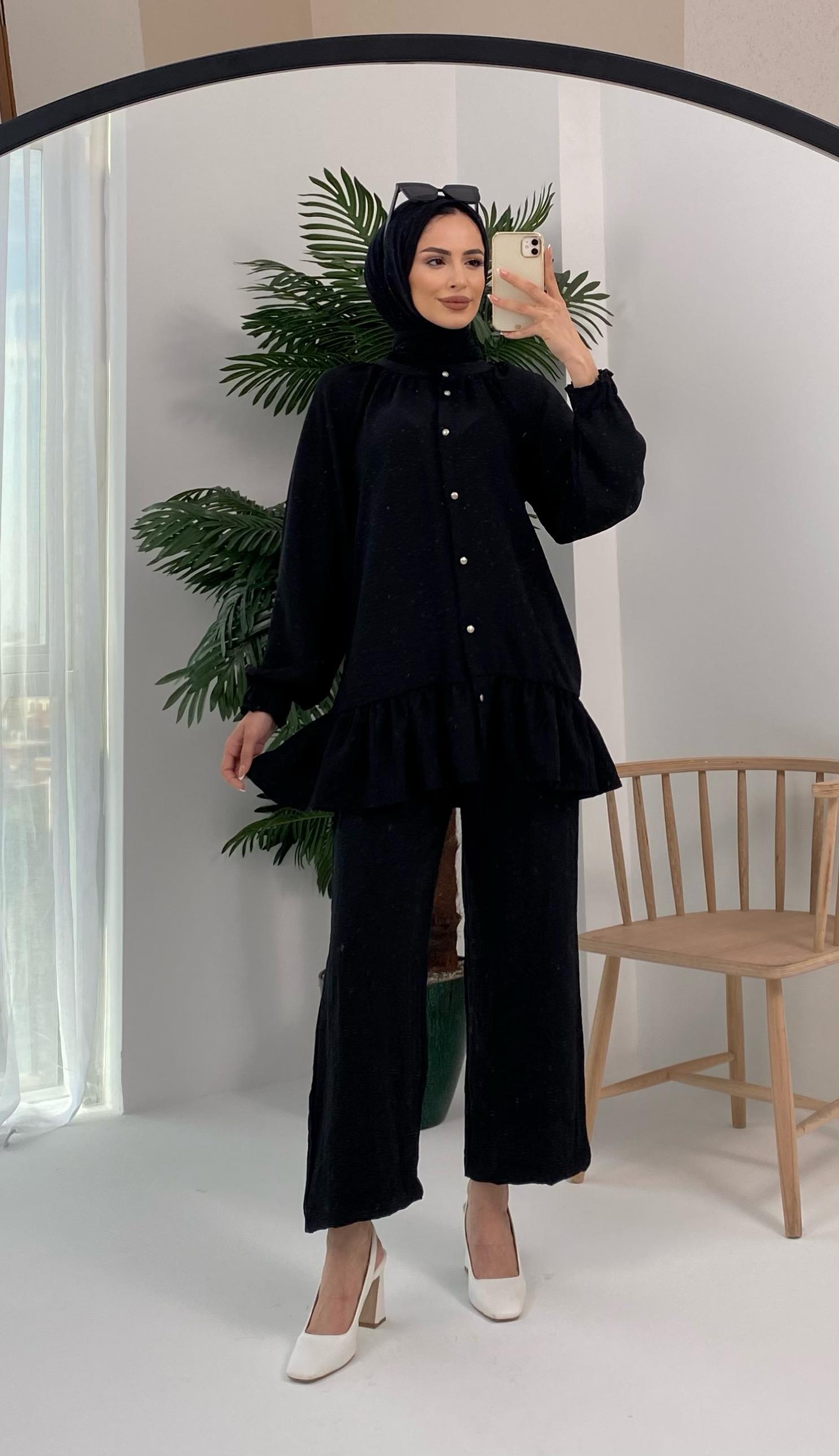 Ayrobin Düğmeli ve Eteği Fırfırlı Siyah Takım