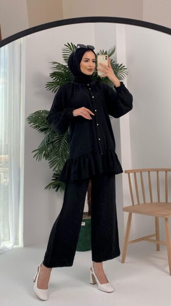 Ayrobin Düğmeli ve Eteği Fırfırlı Siyah Takım