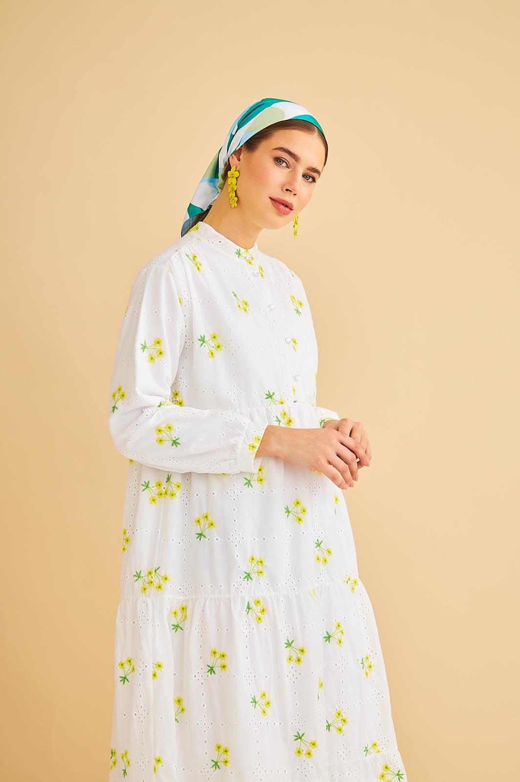 Guıpure Nakışlı ve Düğmeli Brode Oversize Sarı Elbise