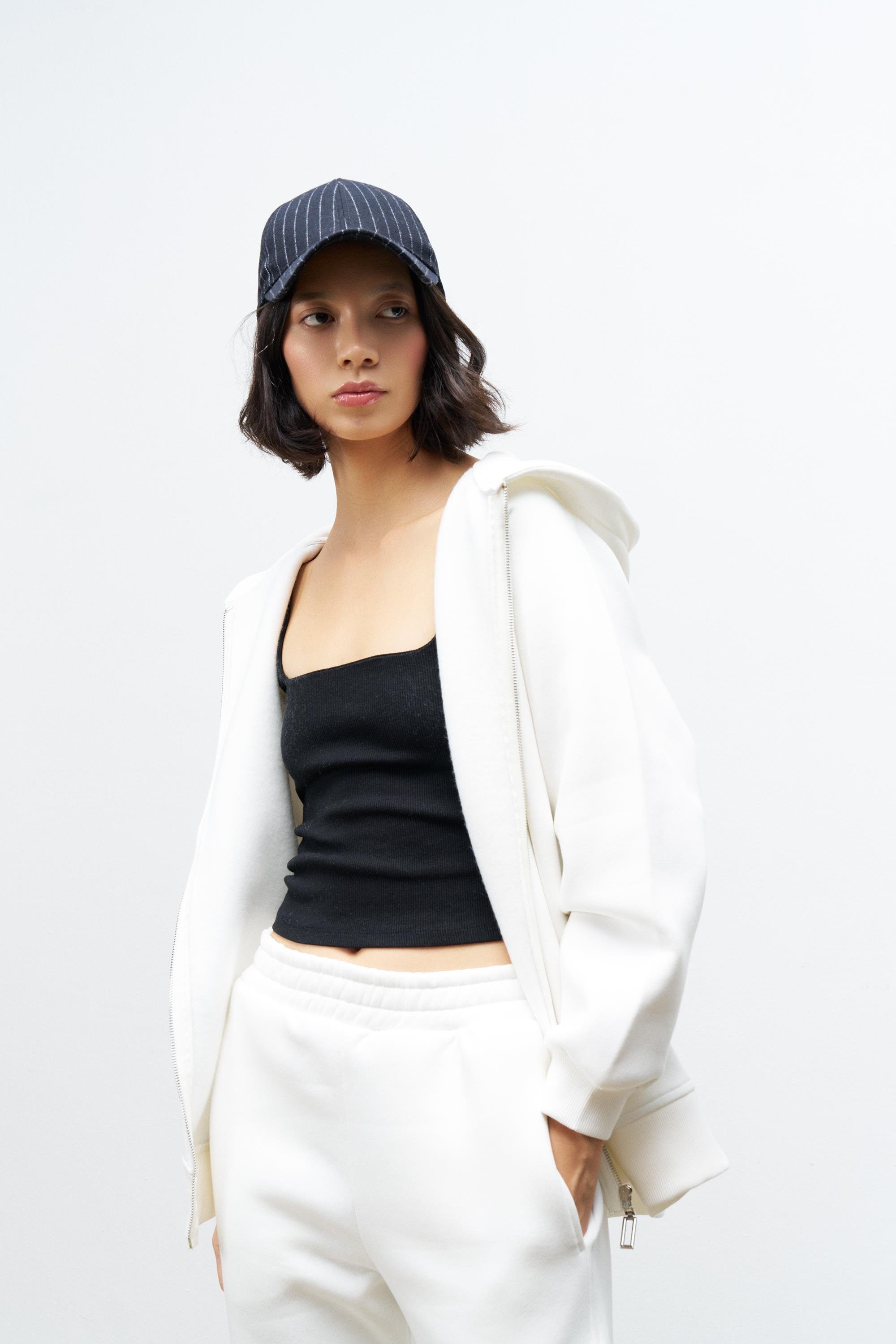 Ekru Kadın Cep Etiket Detaylı  Kapüşonlu İçi Polarlı Alt Üst Takım