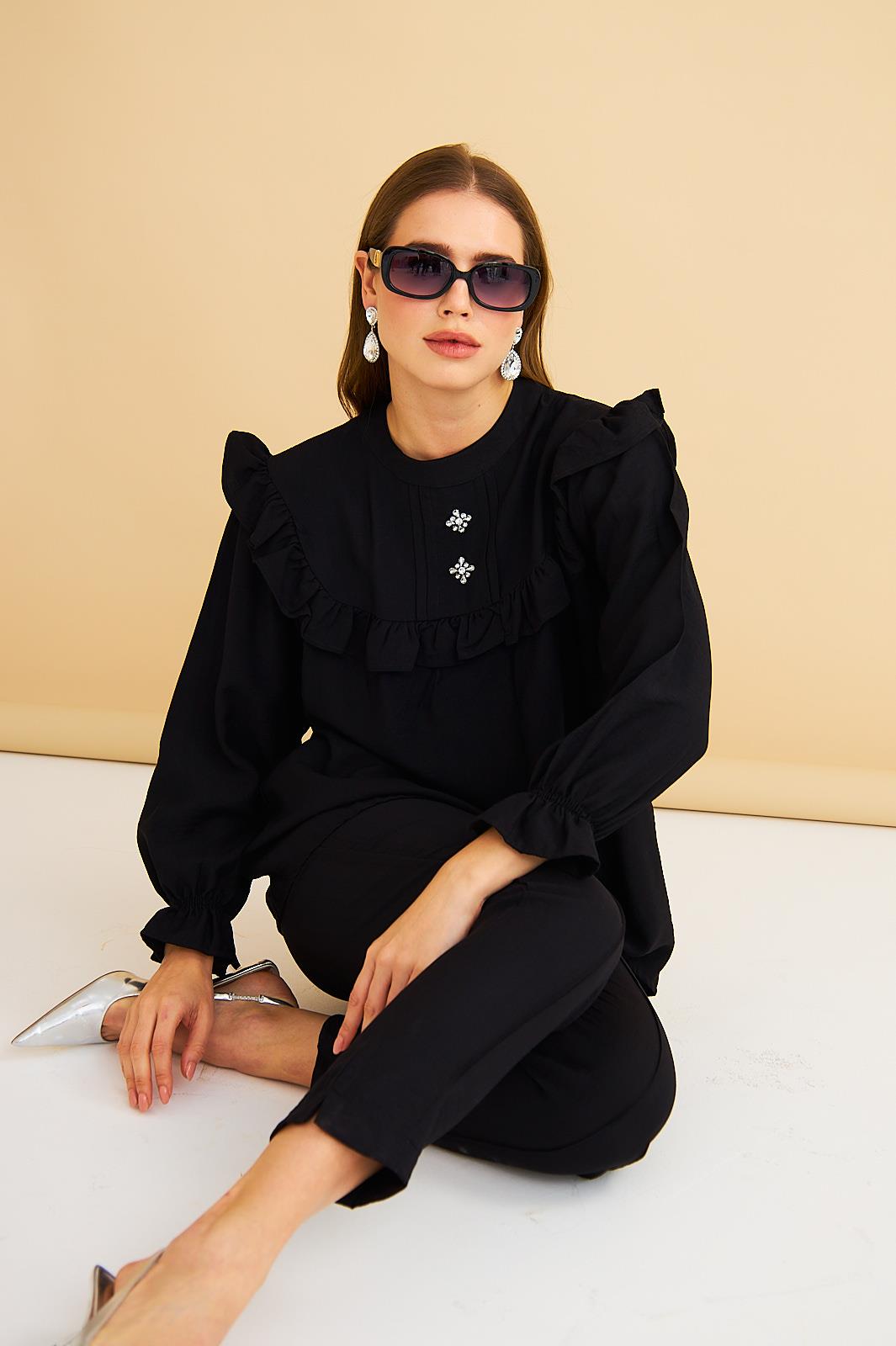 Porty Taş İşlemeli ve Fırfır Detaylı Siyah Tunik Pantolon Takım
